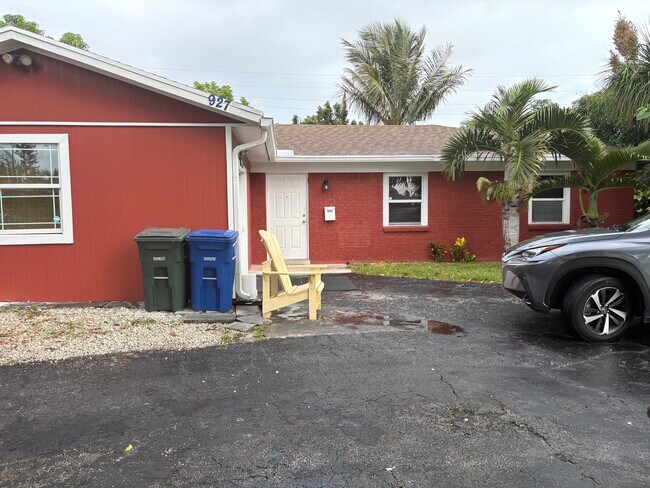 Building Photo - 927 Northern Dr