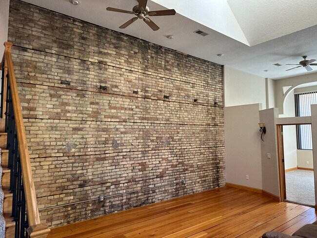 Building Photo - 419 E Grand Ave