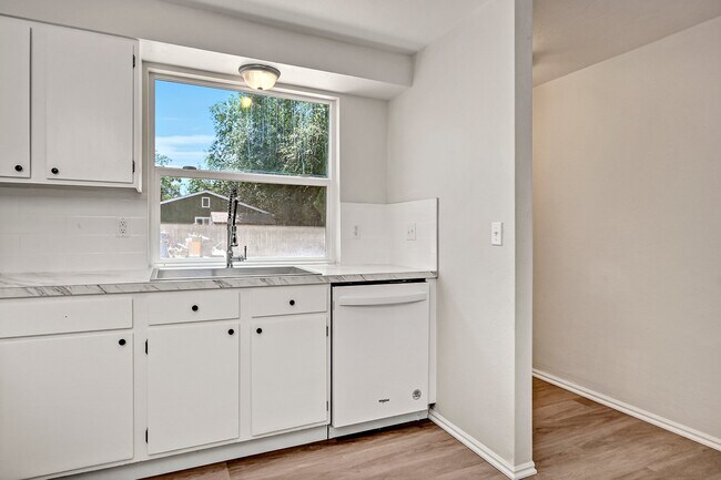 Foto del edificio - 3110 Cherry Ln
