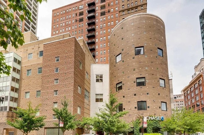 Building Photo - 40 E 9th St