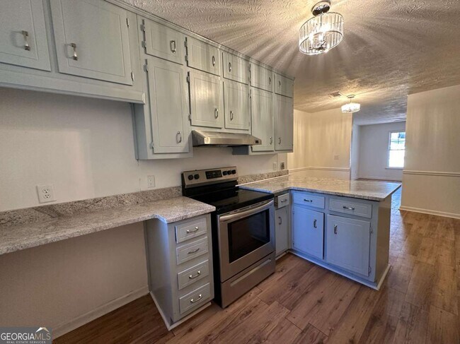 Foto del edificio - 5172 Ridge Forest Dr