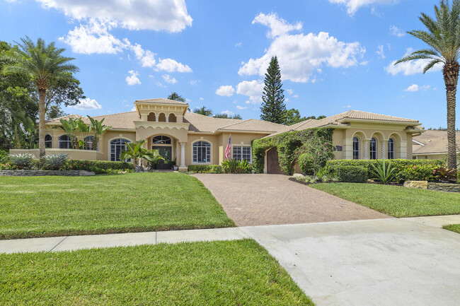Building Photo - 15385 Meadow Wood Dr