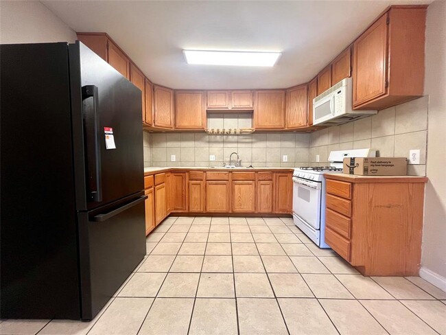 Building Photo - 304 Montopolis Dr