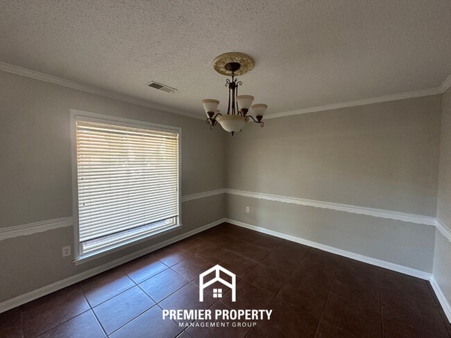 Foto del edificio - 2714 Gerald Ford Dr W