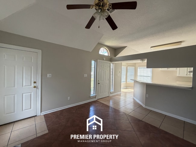 Building Photo - 2815 Juanita Cir W