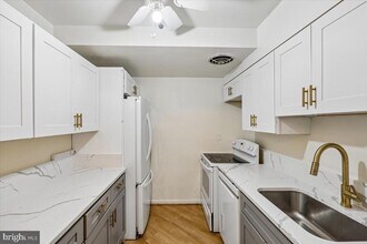 Building Photo - 5011 Sentinel Dr