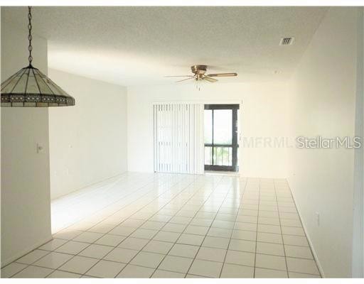 Foto del edificio - 2740 Hidden Lake Blvd