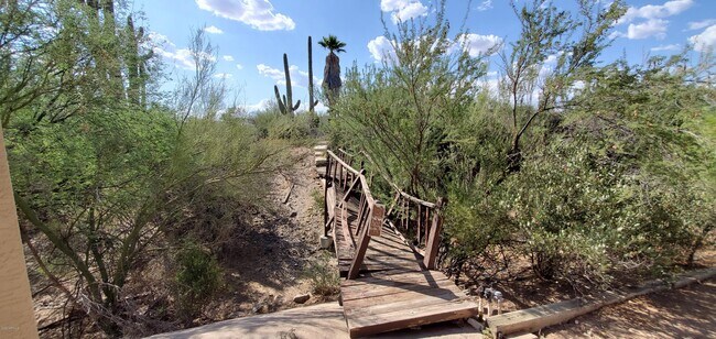 Foto del edificio - 6101 Maguay Rd