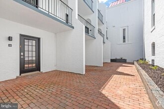 Building Photo - 207 S Patrick St