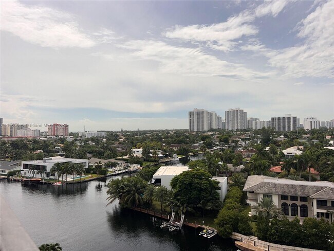 Foto del edificio - 401 Golden Isles Dr