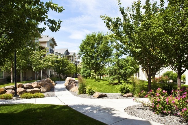Scenic Walking Paths - Island View Apartments
