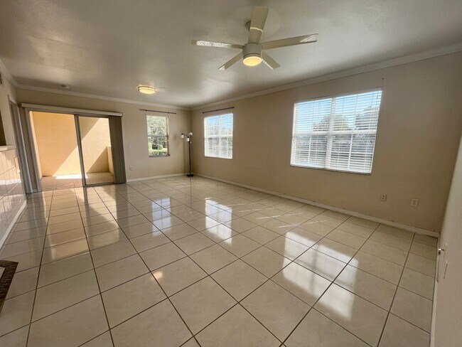 Foto del edificio - 2/2 with beautiful water view becoming available July 1st for an annual lease