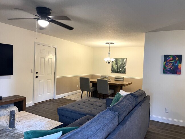 Building Photo - Coming Soon! Beautiful 3 bedroom Condo in ...