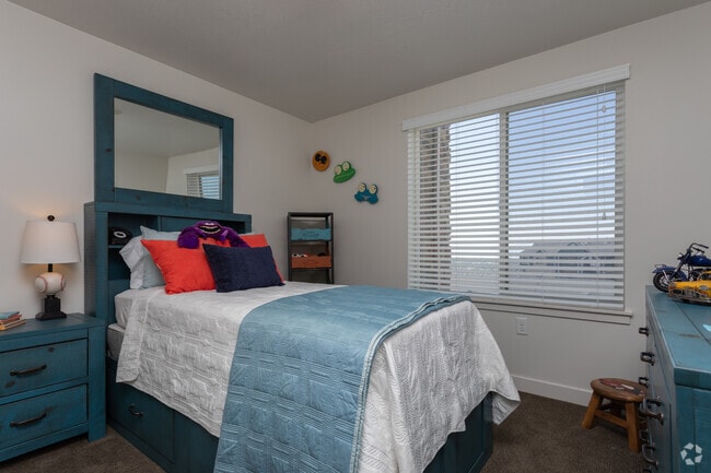 2BR, 2BA - 952 SF - Seasons of Traverse Mountain