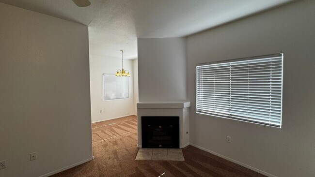 Foto del edificio - 8501 W University Ave