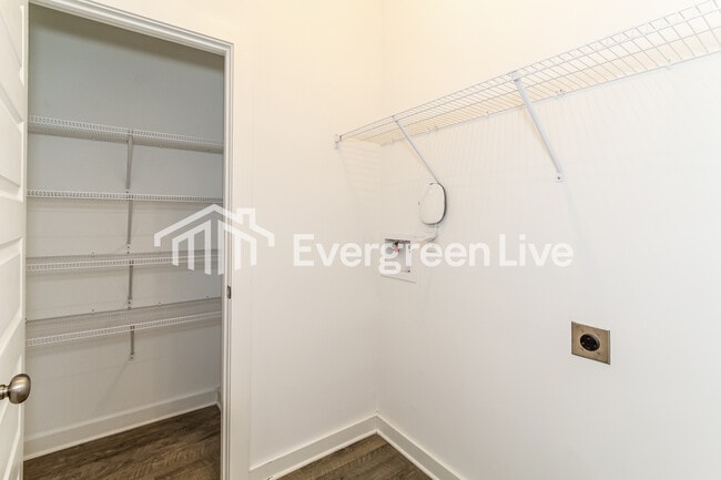 Building Photo - 177 Park Dr N