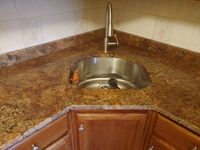 Foto del edificio - 305 College Dr