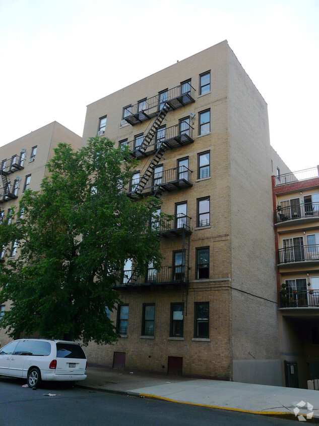 Foto del edificio - 2734 Sedgwick Ave