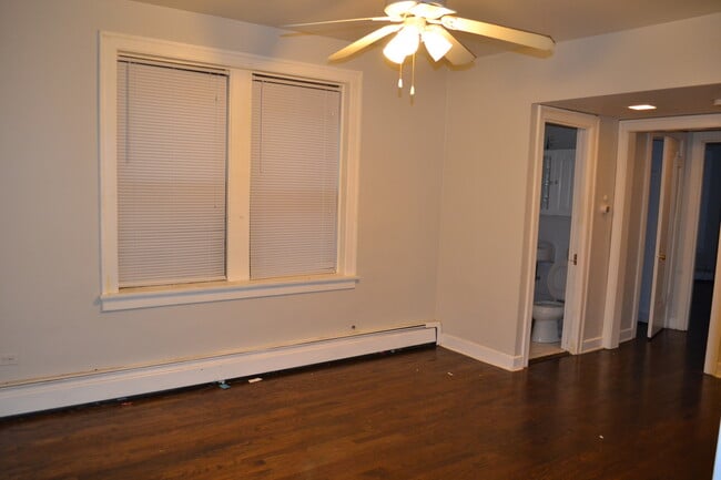 Building Photo - 2948 W Nelson St