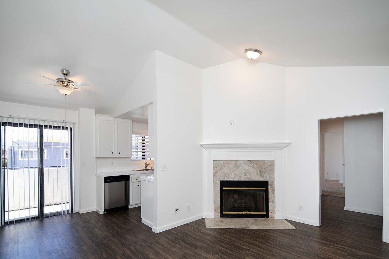 Foto principal - 2BR w/ Fireplace and 2 Parking Spaces in N...