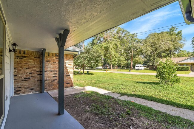 Building Photo - 345 Maple Ln