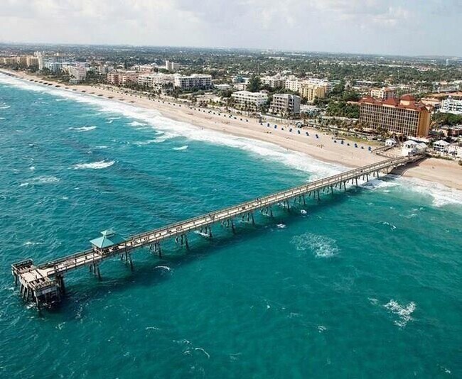 Foto del edificio - 1537 E Hillsboro Blvd