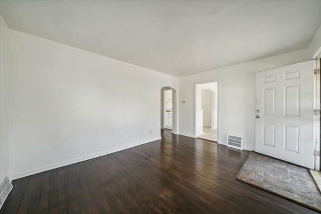Foto del edificio - 3 Bedroom Bungalow - West Side