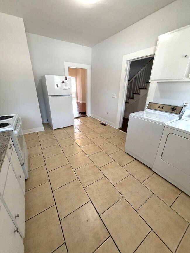 Foto del edificio - 1023 Queen City Ave