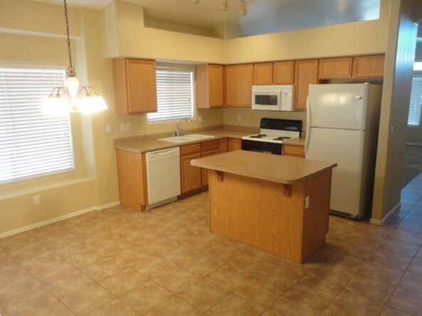 Foto del edificio - 5711 W Shady Grove Dr