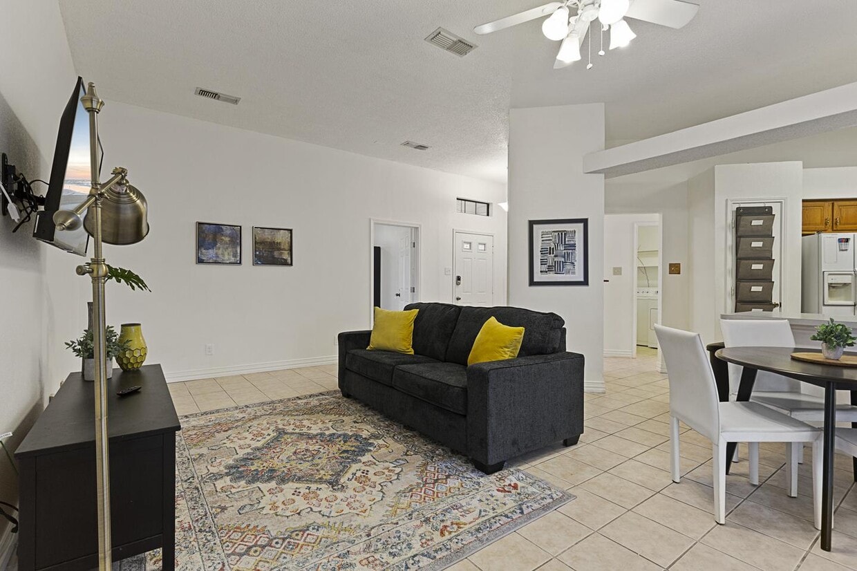 Foto principal - 7567 Casburn Ct