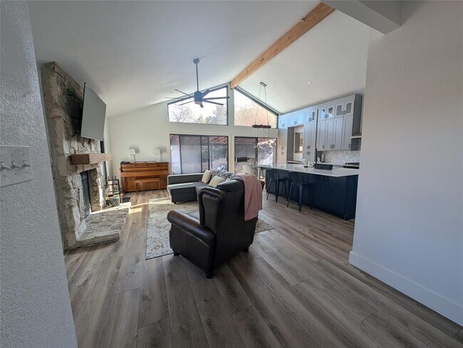 Building Photo - 306 Deer Creek Cir