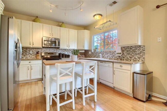 Building Photo - 15641 Longford Dr