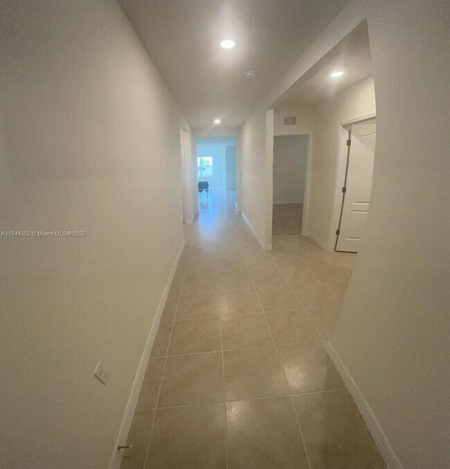 Foto del edificio - 3432 Lounging Wren Ln