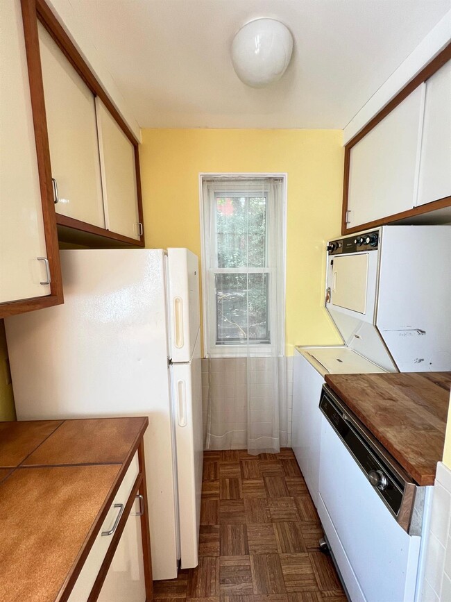 Foto del edificio - 10 Packard Ave