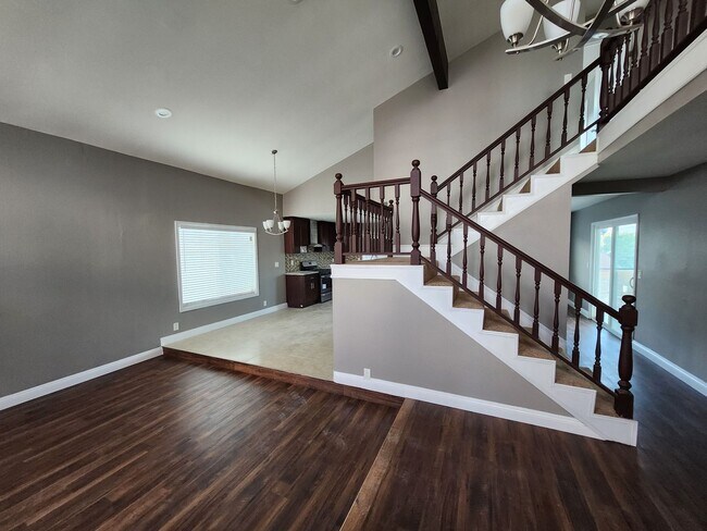 Building Photo - 4-Bedroom Hilltop Getaway!
