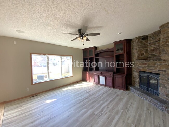 Foto del edificio - 11802 South Lake Boulevard Northeast