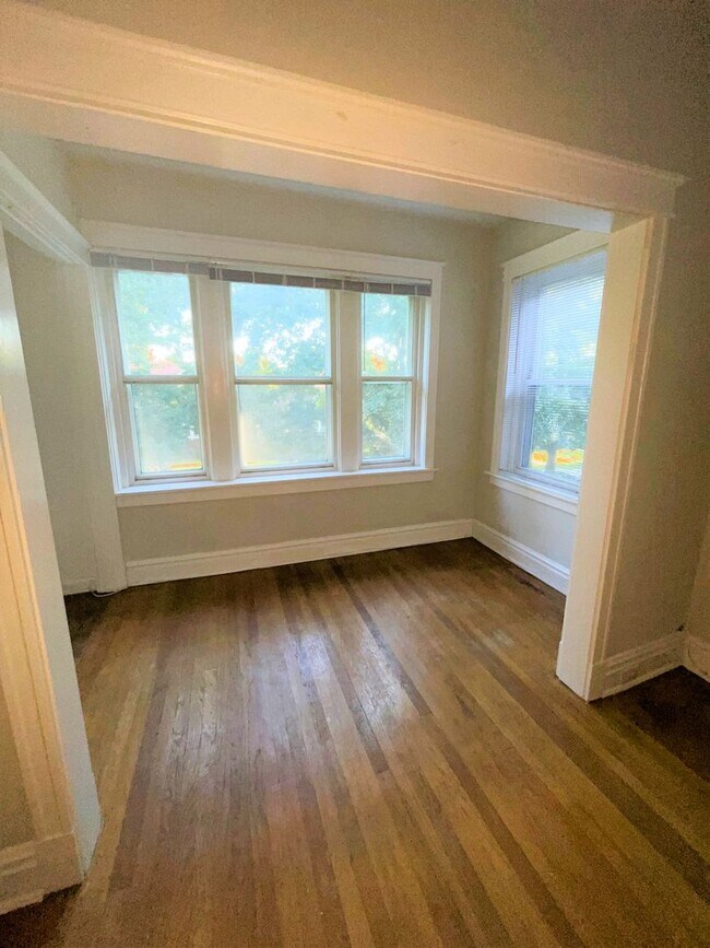 6436 Alamo Ave Unit Alamo 6436 2E, Clayton, MO 63105 Room for Rent in