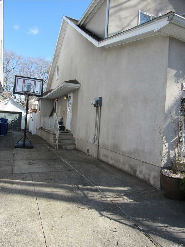 Building Photo - 96-24 72nd Rd