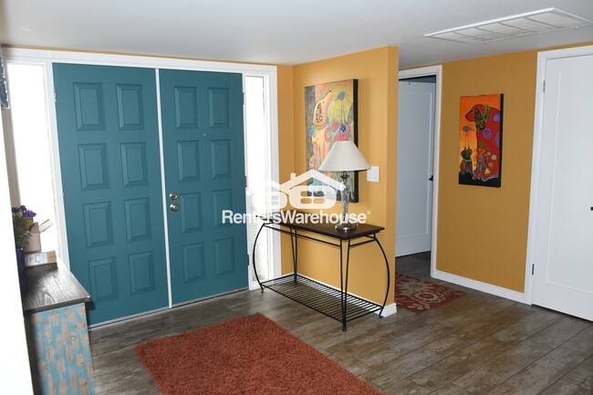 Building Photo - 630 E Piping Rock Rd
