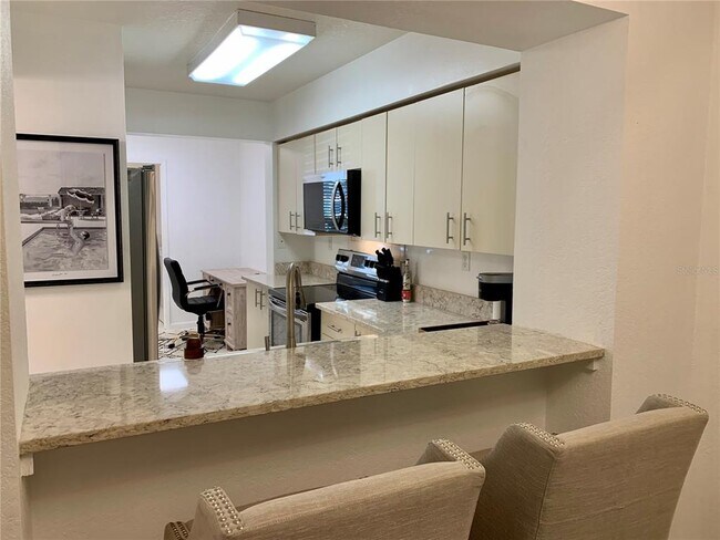 Foto del edificio - 6061 Bahia Del Mar Cir