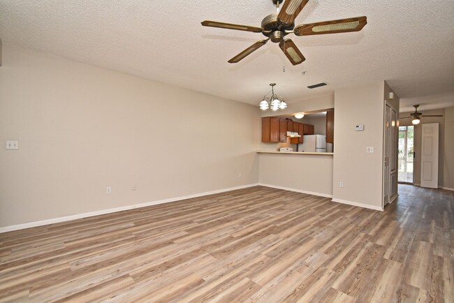 Building Photo - Spacious 2 bedroom 2 bath condo practicall...