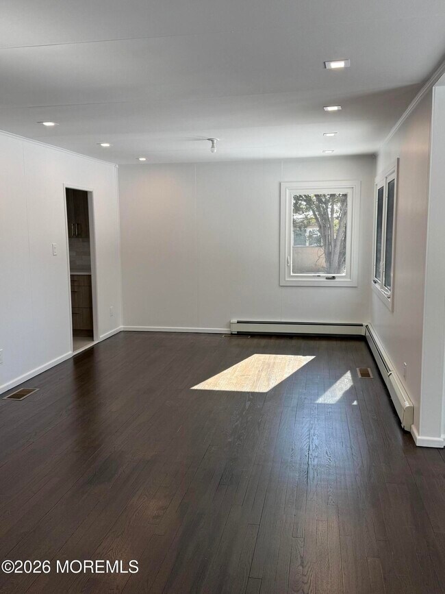 Foto del edificio - 474 Monmouth Rd