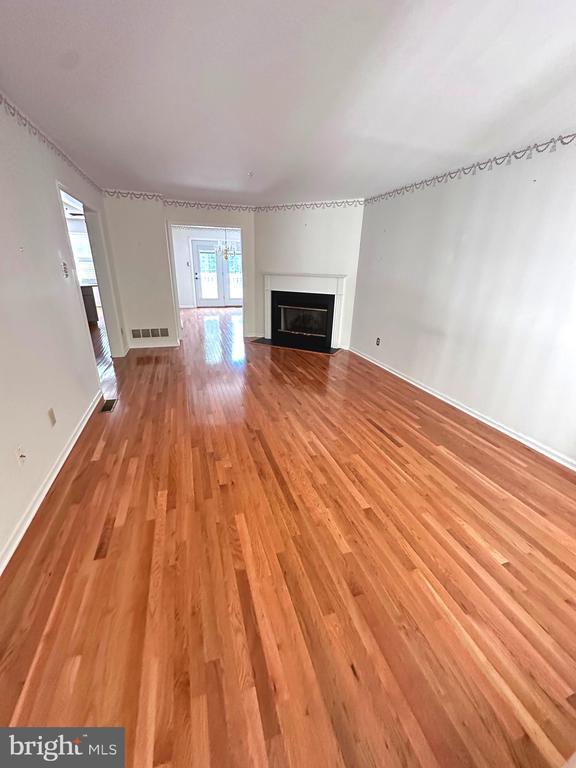 Building Photo - 321 Bristol Cir