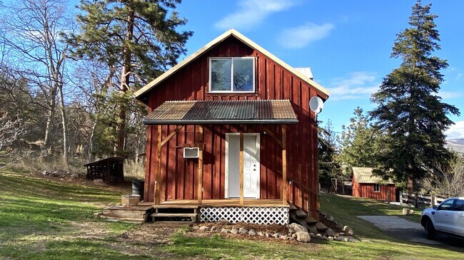 Building Photo - Cozy Little Cabin