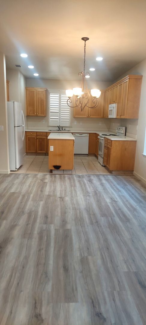 Building Photo - 1382 Rincon Dr