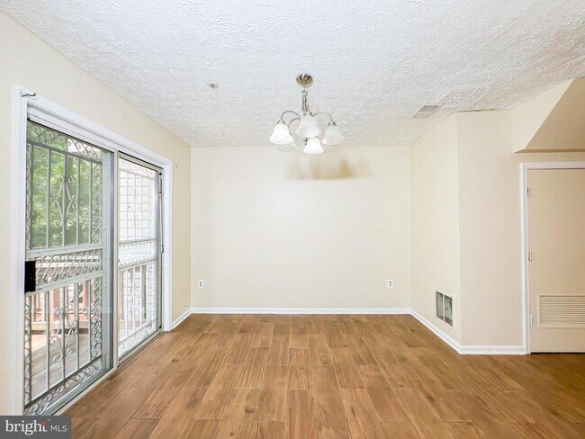 Foto del edificio - 7218 Mahogany Dr