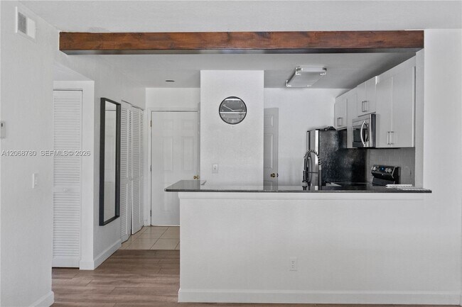Foto del edificio - 1725 Palm Cove Blvd