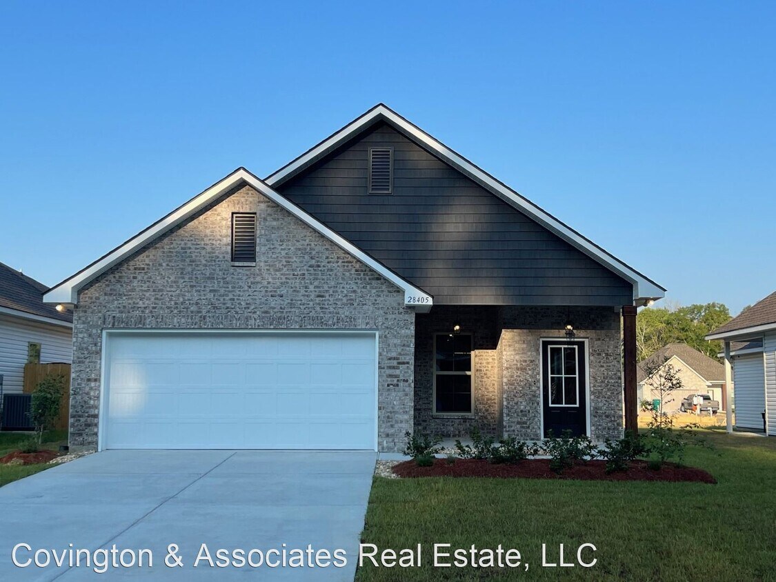 4 br, 2 bath House 28405 Merrimack Drive House Rental in Denham