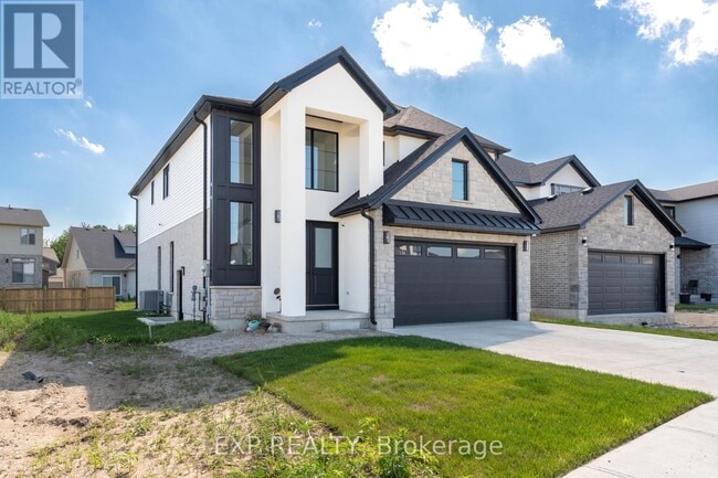 Building Photo - 266 Hesselman Cres