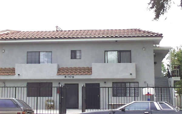 Foto del edificio - 6706 Coldwater Canyon Ave
